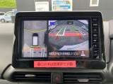 上からまる見え!アラウンドビューモニターの画像です。純正ナビに映してあります。お車を真上から見たような映像をミラーやナビ画面に映し出す事によって、車両の周囲を確認し、駐車時や発進時の運転をサポート。