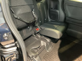 シートをはね上げれば、高さのある荷物も積めます。
