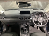 安全運転と情報操作を両立する運転席まわり。さまざまな情報を扱いながら正しい姿勢で安全に運転できることを追求したコックピット!