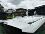 目立つキズ凹み等はありませんが、中古車という商品の特性ルーフには子キズや塗装しみがあります