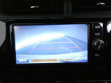 【バックカメラ】バックカメラ装着車です。バックする時に、後方の様子をナビ画面に表示します!慣れない駐車場での駐車や、せまい場所での車庫入れの時も、安全確認OK!思いがけずコツン!なんて事も防げますヨ