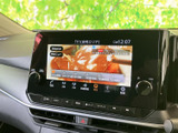 停車中に楽しめるTV機能。長距離移動の休憩時間に、ニュースや番組をチェックできます。快適な時間を過ごせる便利な機能です。