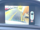 【パークアシスト・カメラ】駐車時に後方がリアルタイム映像で確認できます。大型商業施設や立体駐車場での駐車時や、夜間のバック時に大活躍!運転スキルに関わらず、今や必須となった装備のひとつです!