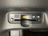 ハンドルの左下にETCがついています。高速道路の料金所の通過も楽々です。 カードの取り出しもしやすい場所についています。