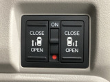 【両側パワースライドドア】両側がパワースライドドアになっており、運転席のスイッチやスマートキーでも開閉が可能です!開口部も広いので乗り降りも楽々♪