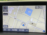 【メーカー純正ナビ】インテリアに溶け込むスタイリッシュな「専用設計」メーカーナビを装備♪視認性や操作性など基本性能にも優れ、より上質なカーライフをお楽しみいただけます。
