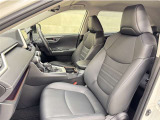 トヨタ中古車「まるごとクリーニング」施工済。外装はもちろん内装はシートを外して見えない所まで徹底洗浄しています。