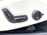 【メモリー機能付きパワーシート】ドライバーごとに設定したシート位置を記憶して、ボタン一つで切り替えできる便利な機能!運転する方が複数名いらっしゃるご家庭におすすめです。