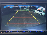 バック時の安全性を高めるバックモニター。狭い場所での駐車も、より安心して行えます。
