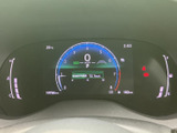 視認性の高いメーターで、運転に必要な情報を的確に把握できます。洗練されたデザインが、運転するたびに心地よい印象を与えてくれます。