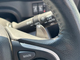 運転席の手元でシフトアップシフトダウンの操作が可能なパドルシフトを装備しています♪