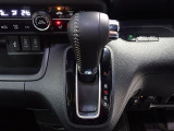 オートマチックシフトレバーは、手になじみ操作しやすい形状で安全運転にもつながります♪