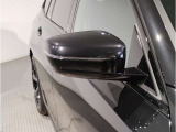 ドアミラーにはLEDウインカーが埋め込まれており、対向車からの視認性を高めております。