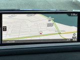 見やすい地図表示で、目的地までスムーズに案内。渋滞情報もリアルタイムで確認でき、効率的なルート選択をサポートします。ドライブの不安を解消します。
