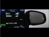 隣車線を走る車両をレーダーで検知し、ドアミラーでは確認しにくい後側方エリアに存在する車両に加え、急接近してくる車両も検知します。車両を検知するとドアミラーに搭載されたLEDインジケーターが点灯します。