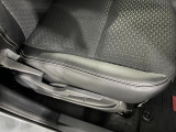 痛みの出やすい運転席シートの角、フロアマット、座面、ともに良好です