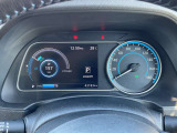 視認性の高いメーターで運転情報を的確に把握できます