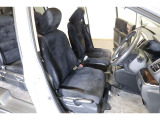 すわり心地の良い運転席・助手席です。長時間のドライブの疲れ軽減に貢献します。どうぞ快適なドライブを♪