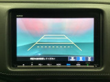 バックでの車庫入れも安心です! リアカメラが付いているバックモニター付のナビを装備しております。操作線もついており距離感も画面から確認できます。