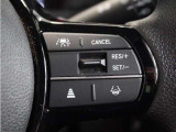 ◆アダプティブクルーズコントロール◆予め設定した車速内でクルマが自動的に加減速。前走車との適切な車間距離を維持しながら追従走行します。【LKAS】車線維持支援システムでステアリング操作を支援。
