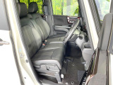 運転席まわりには十分なスペースがあり、大柄な方でもゆったり運転していただける環境です。
