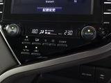 ★使いやすさや安全性を追求したステアリング周り!高級車ゆえにスイッチ類が多いのも特徴ですね!考え尽くされた配置ですぐに使いこなす事が出来ますのでご安心下さい!是非、体感してみて下さい!!