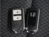 ◆スマートキー◆カギをバッグやポケットに入れたままでもドアロックの開閉ができる『スマートキー』付き!雨天や暗くなってもカギを取り出す必要がなくドアの開錠&エンジンも始動できます