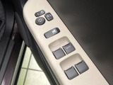 【電動格納ミラー】サイドミラーは電動格納式となっており、狭い駐車場でもキズがつくリスクを抑えられます。