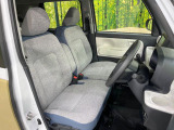 運転席シート廻りは使用感も少なく、良好な状態となっています。前オーナー様が丁寧に使っていたことがよくわかりますね。
