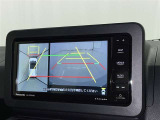パノラミックビューモニターを装備。駐車場や交差点でクルマを真上から見るように周囲を確認できます。機能の詳細は販売店スタッフまでおたずねください。
