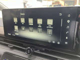 様々なオーディオソースがございます。運転中に好きな音楽を聴くことが可能です。