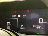 ドライバーに必要な情報を分かりやすく表示し、運転をサポートするメータークラスターです。高い視認性を実現し、安全運転に貢献します。