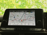 目的地へのルートをわかりやすく表示。渋滞情報もリアルタイムで確認でき、スムーズな移動をサポートします。ドライブの計画も立てやすくなっています。