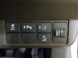 パーキングセンサーや横滑りを防ぐVSA等のスイッチ類は運転席の右側、手の届きやすい位置にあります。