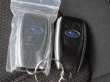 カギを取り出す手間がなく施錠開錠・エンジン始動ができる便利なスマートキーです!荷物で手がふさがっていたり、雨天時にも役立ちます☆