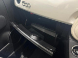 車検証入れなどをしまって置けるグローブボックス