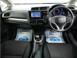 運転にかかわる様々な操作を安全に行えるように視点移動が少なく、操作性に配慮されたスイッチ類が凝縮されたコクピットです。