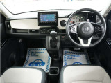 運転にかかわる様々な操作を安全に行えるように視点移動が少なく、操作性に配慮されたスイッチ類が凝縮されたコクピットです。