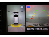 空から見たような映像で駐車ができるアラウンドビューモニター。ひと目でわかるセンサーに前後の衝突被害軽減ブレーキ付き。