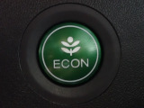 エンジン、エアコンなどを制御し低燃費な『ECONモード』に、また走りを楽しみたいとき、空調など快適性を重視したいときにはスイッチOFFで通常モードに切り替えができます!