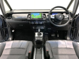 【前方視界】開放的な前方視界!運転がしやすく疲れにくいです♪窓が大きく、見通しがとっても良いおクルマですよ♪