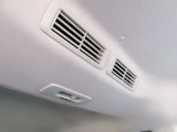 前席の空気を後席にも循環させれますよ^^これで車内は快適ですよね^^