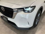 鋭く前方を照らす、LEDヘッドライト。遠くまで視界が開けることで、より安心したストレスのない走行を、提供してくれます。ライトの寿命が長いこともLEDの特徴ですね。