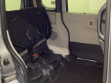 ★チップアップ&ダイブダウン機能付き【ULTR SEAT】は後席座面を左右分割で跳ね上げることができます☆トランクで積載できない背の高い荷物をラクラク収納できます。ホンダ車ならではの人気装備です♪