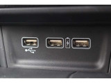 2.5AのUSB(充電)が付いており、車内でもしっかりとスマートフォン等の機器へ充電可能です♪
