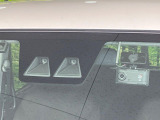 【スマートアシスト】走行中に前方の車両等を認識し、衝突しそうな時は警報とブレーキで衝突回避と被害軽減をアシスト。より安全にドライブをお楽しみいただけます。