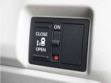 ◆片側電動スライドドア◆狭い駐車場でも乗り降りが楽々♪お子様が隣の車にドアを当ててしまう心配もございません!小さなお子様連れの方もこれで安心。