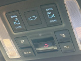 【パワーバックドア】スマートキーや運転席のボタンを押すだけでリアゲートが自動で開閉します!荷物を持っている時や、高い位置にあるバックドアを閉める際に便利な機能です♪