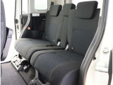 ゆとりある広々とした車内空間は、ドライブを始め買い物やレジャーなど、幅広く活躍します。一人でもみんなとでもお出かけを楽しみましょう!