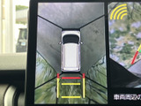 後方の状況をわかりやすく表示。狭い道や駐車場での運転を、より安全かつスムーズにします。